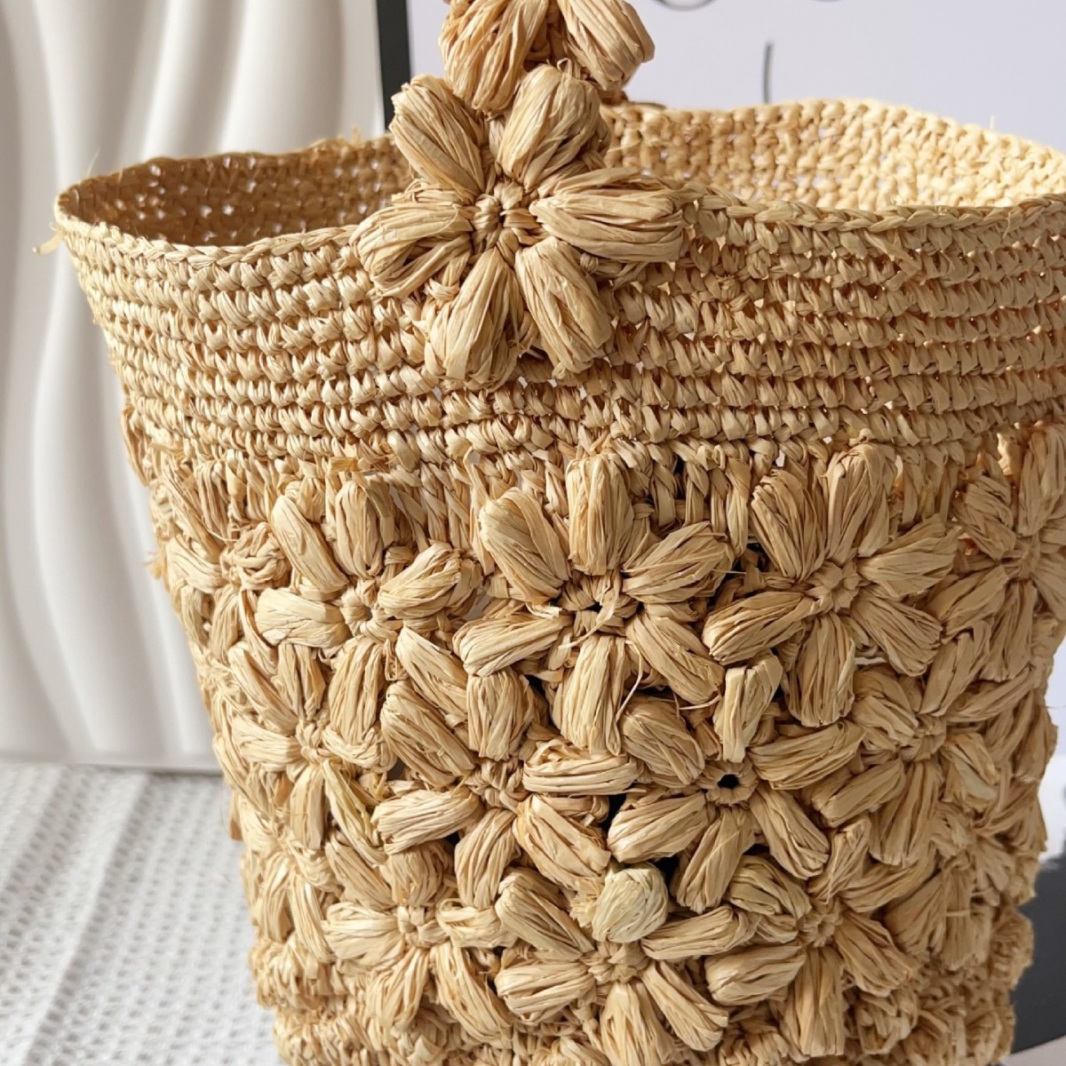 女性用サマーラフィア織りバケットバッグ　手作りクロシェフラワ - Crochet Bag Raffia のレビューと価格